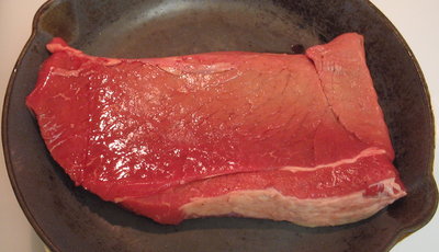 Beef_round_top_round_steak_in_pan,_raw.jpg